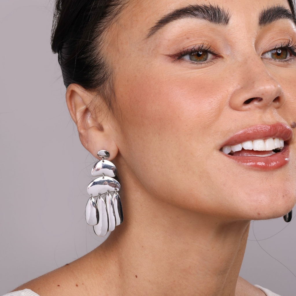 New Melinda Maria Shes A Natural Chandelier Earrings Silver - Firm 45$